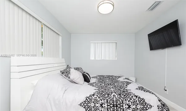 $5,000 | 810 South Rainbow Drive, Hollywood, FL 33021
