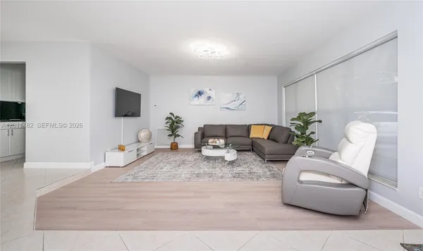 $5,000 | 810 South Rainbow Drive, Hollywood, FL 33021