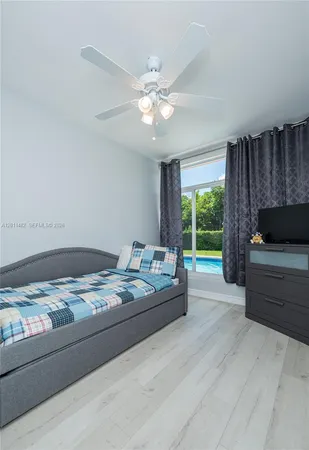 $5,000 | 810 South Rainbow Drive, Hollywood, FL 33021