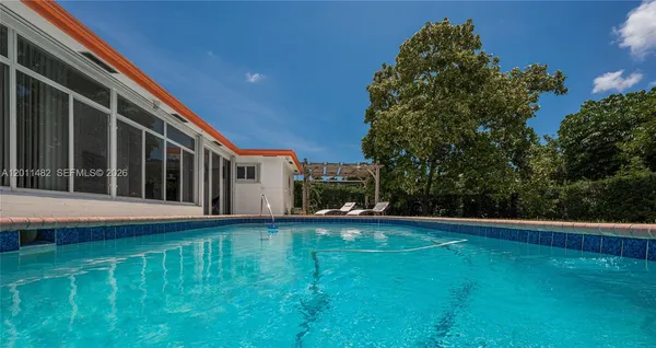 $5,000 | 810 South Rainbow Drive, Hollywood, FL 33021