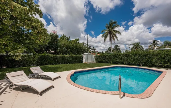 $5,000 | 810 South Rainbow Drive, Hollywood, FL 33021