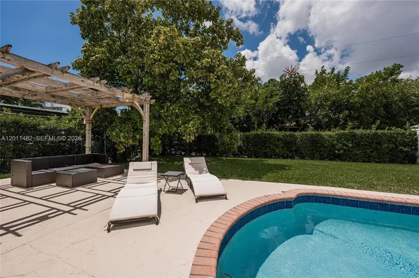 $5,000 | 810 South Rainbow Drive, Hollywood, FL 33021