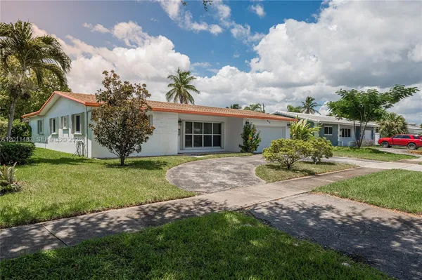 $5,000 | 810 South Rainbow Drive, Hollywood, FL 33021