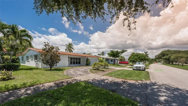 $5,000 | 810 South Rainbow Drive, Hollywood, FL 33021