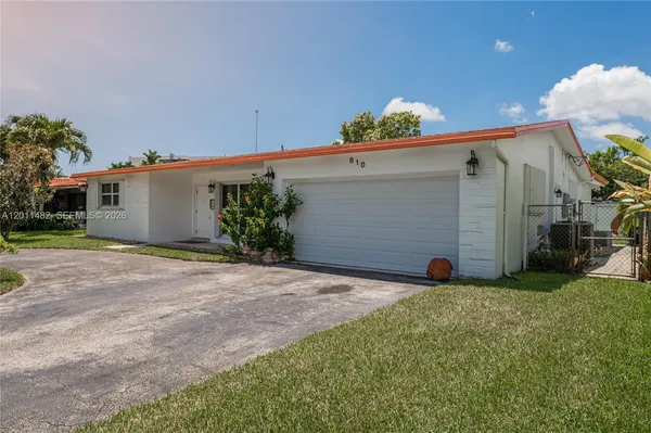 $5,000 | 810 South Rainbow Drive, Hollywood, FL 33021