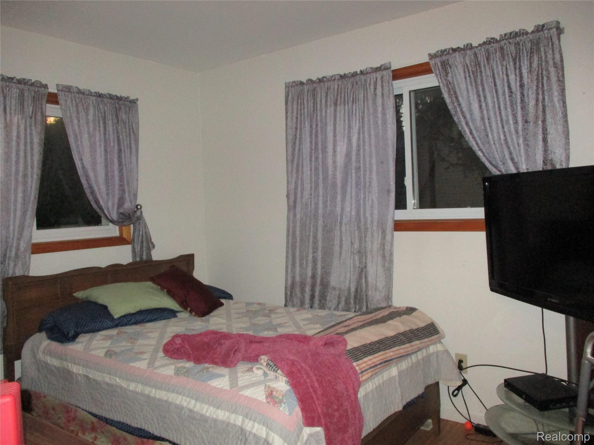 26236 Denning Road New Boston, MI 48164 - Photo 13 of 17 IMG_5658.JPG