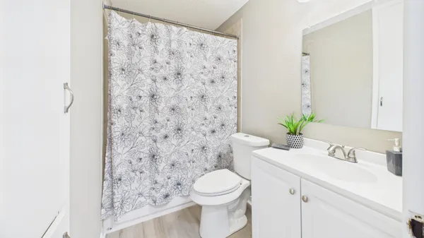 a view of an empty room and a ceiling fan