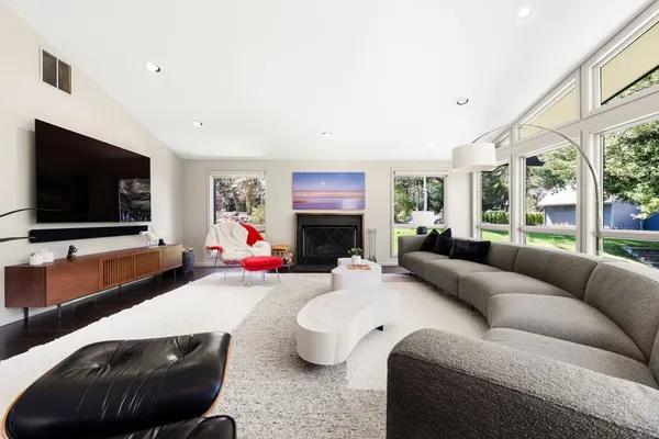 $3,049,000 | 995 Brush Hill Road, Milton, MA 02186