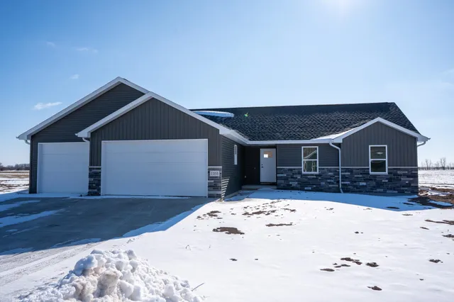 $369,900 | 1255 West Thorn Creek Drive, Hilbert, WI 54129