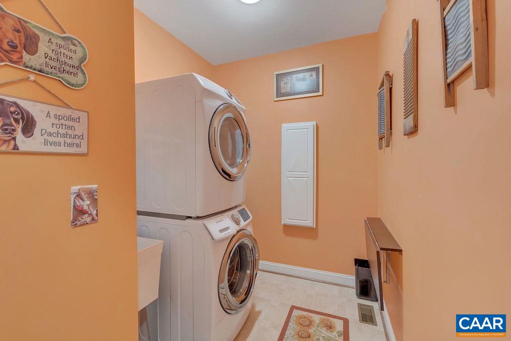 35 Oak Grove Road Palmyra, VA 22963 - Photo 22 of 42 a utility room with dryer and washer
