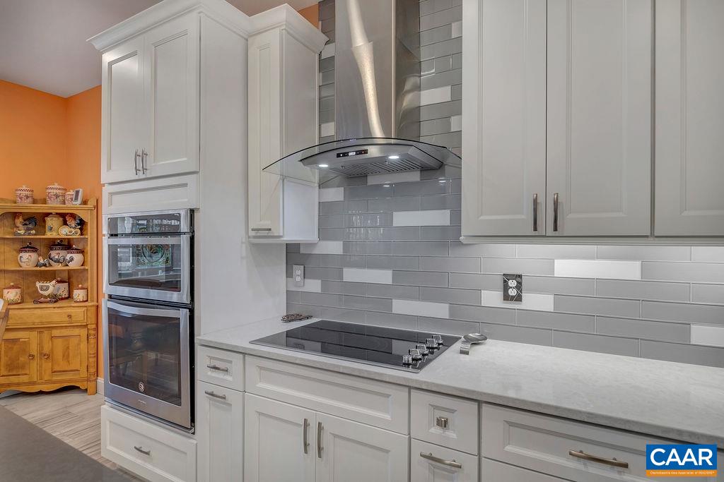 35 Oak Grove Road Palmyra, VA 22963 - Photo 8 of 42 a kitchen with cabinets and appliances