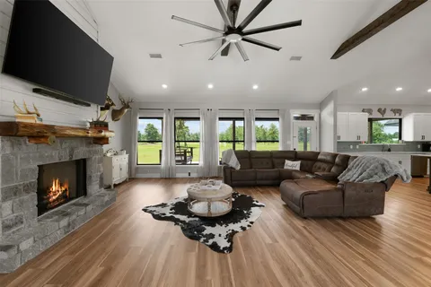 $815,000 | 565 Brushy Crk Drive, Onalaska, TX 77360
