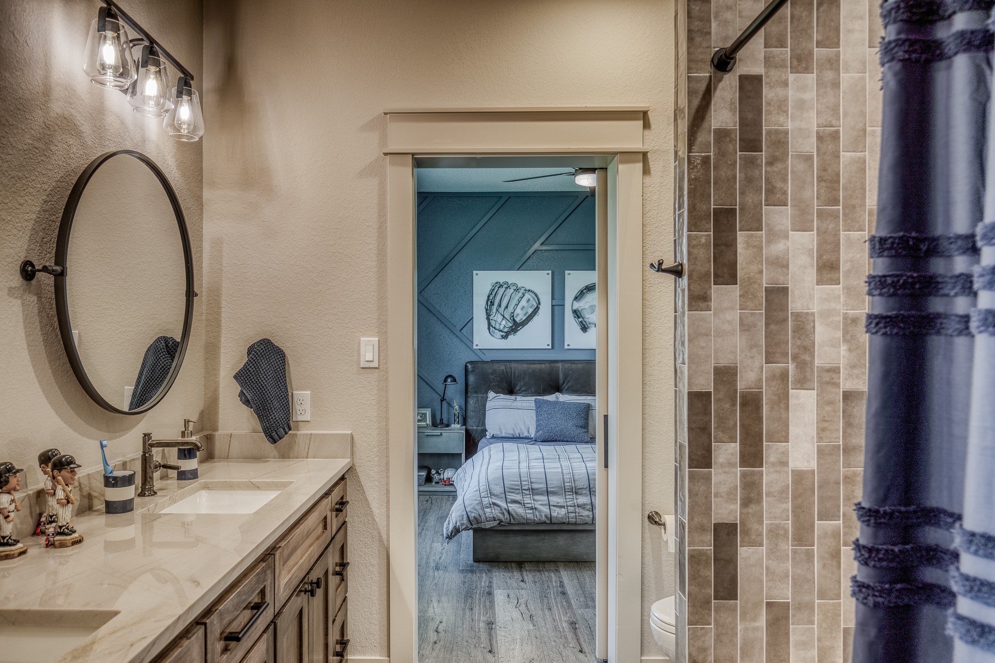 40051 Mesquite Hempstead, TX 77445 - Photo 27 of 29 a en suite bathroom with a sink and a mirror