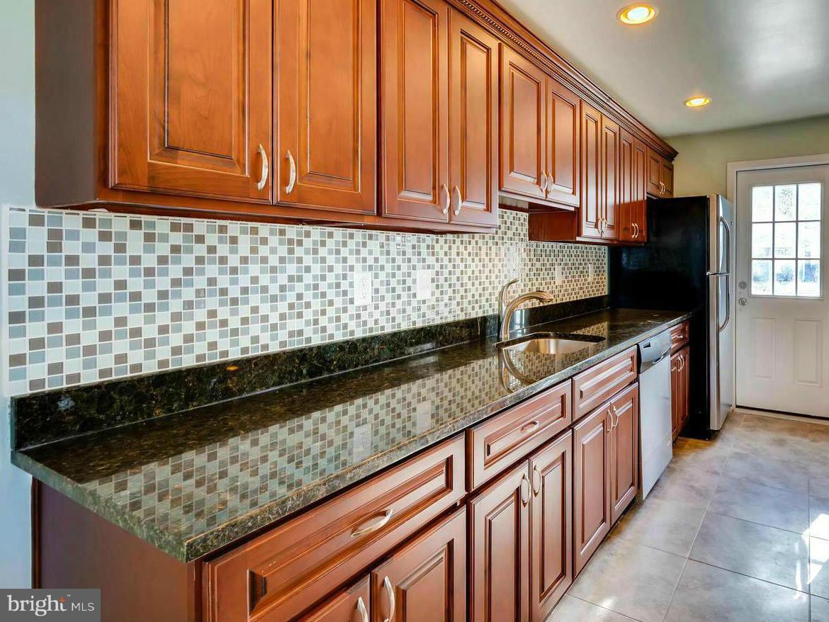 3121 Baybriar Road Baltimore, MD 21222 - Photo 3 of 26 Interior (General)