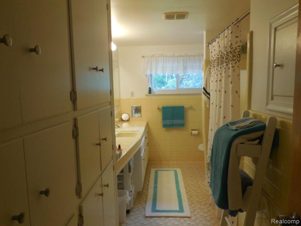 5343 Jamestown Road Utica, MI 48317 - Photo 6 of 16 DSCN1321.jpg