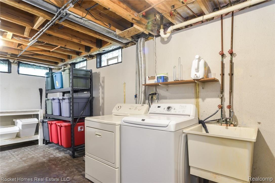 807 Hidden Ridge Drive Troy, MI 48083 - Photo 22 of 32 022-Laundry_Room-4271459-medium.jpg