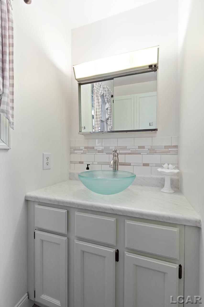 4032 Hunt Road Adrian, MI 49221 - Photo 18 of 48 50159599-3bfdb773-47b8-4a33-a356-9ac54591d487.JPG