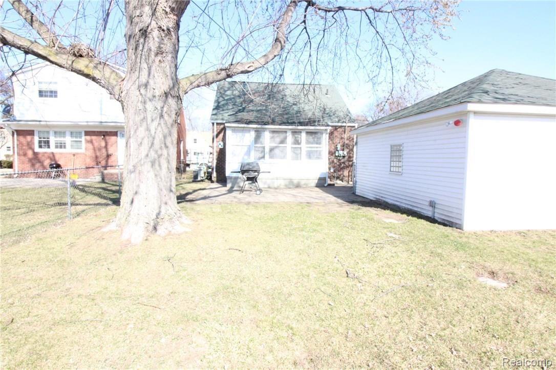 15744 Camden Avenue Eastpointe, MI 48021 - Photo 12 of 65 IMG_0608.JPG