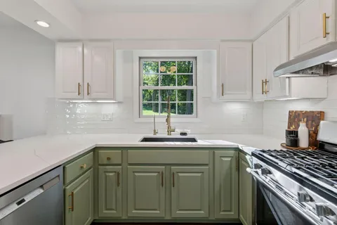 $525,000 | 13504 4th Avenue South, Burnsville, MN 55337