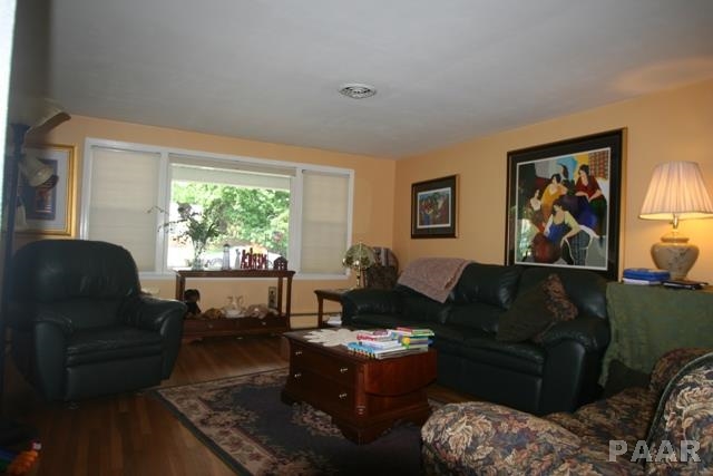 610 Westgate Road Washington, IL 61571 - Photo 3 of 20 Gallery Image 3