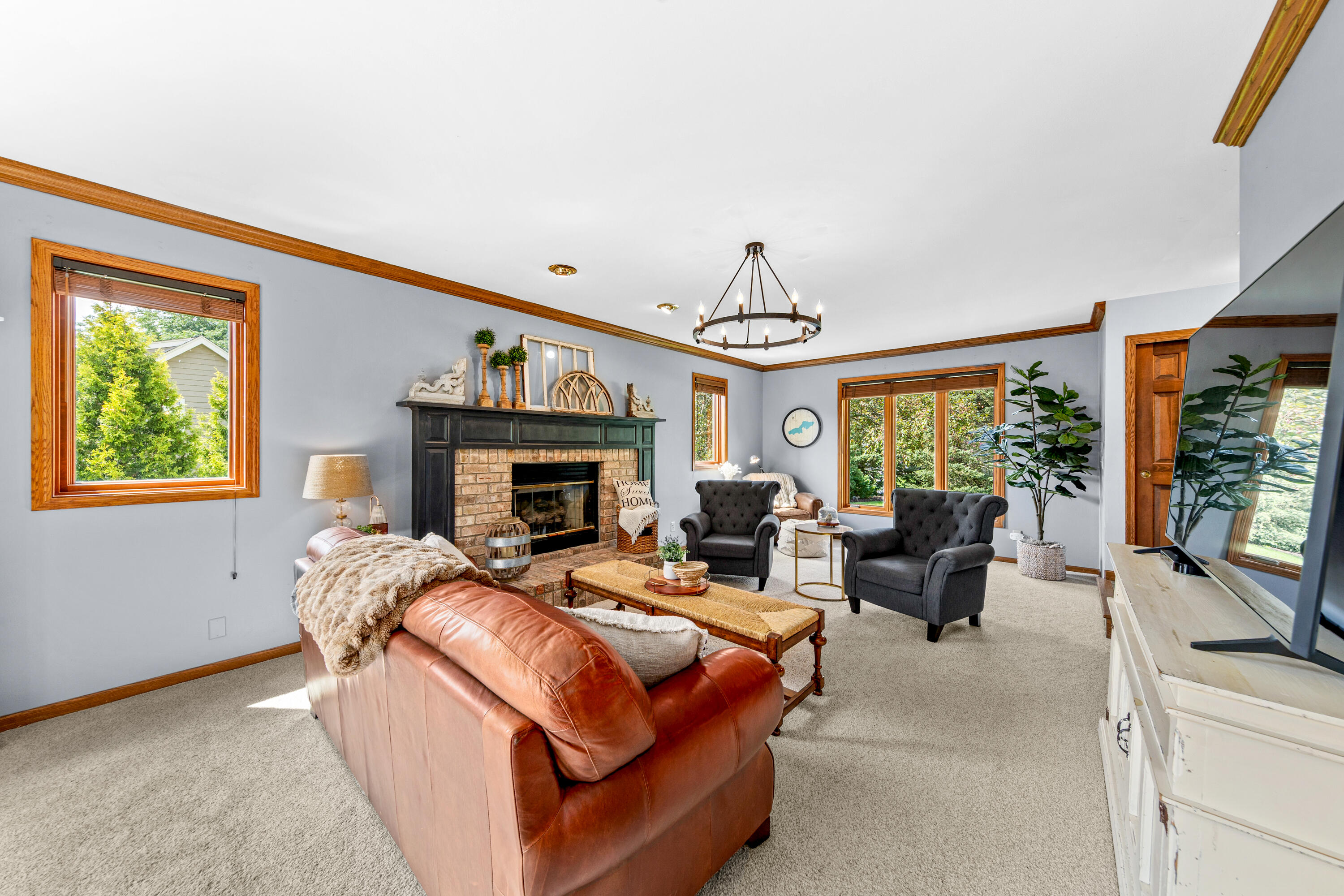 W237N3390 Five Fields Road Pewaukee, WI 53072 - Photo 10 of 45 Gas fireplace