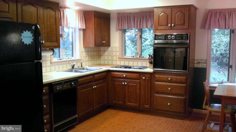 43518 Spinks Ferry Road Leesburg, VA 20176 - Photo 18 of 30 Kitchen