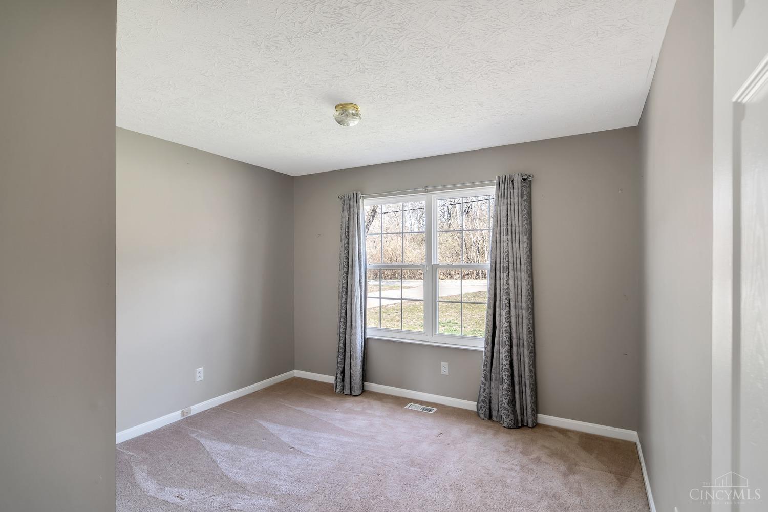 3459 Kleeman Road Cincinnati, OH 45211 - Photo 20 of 42