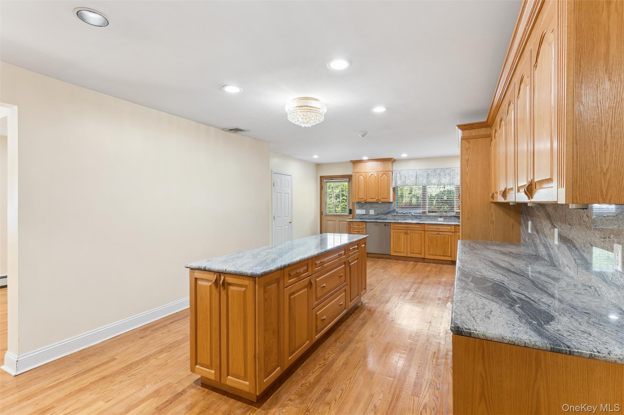 72 Lake End Road Merrick, NY 11566 - Photo 12 of 43