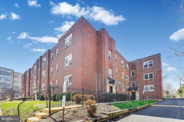 $1,850 | 1726 North Quinn Street, Unit 307, Arlington, VA 22209