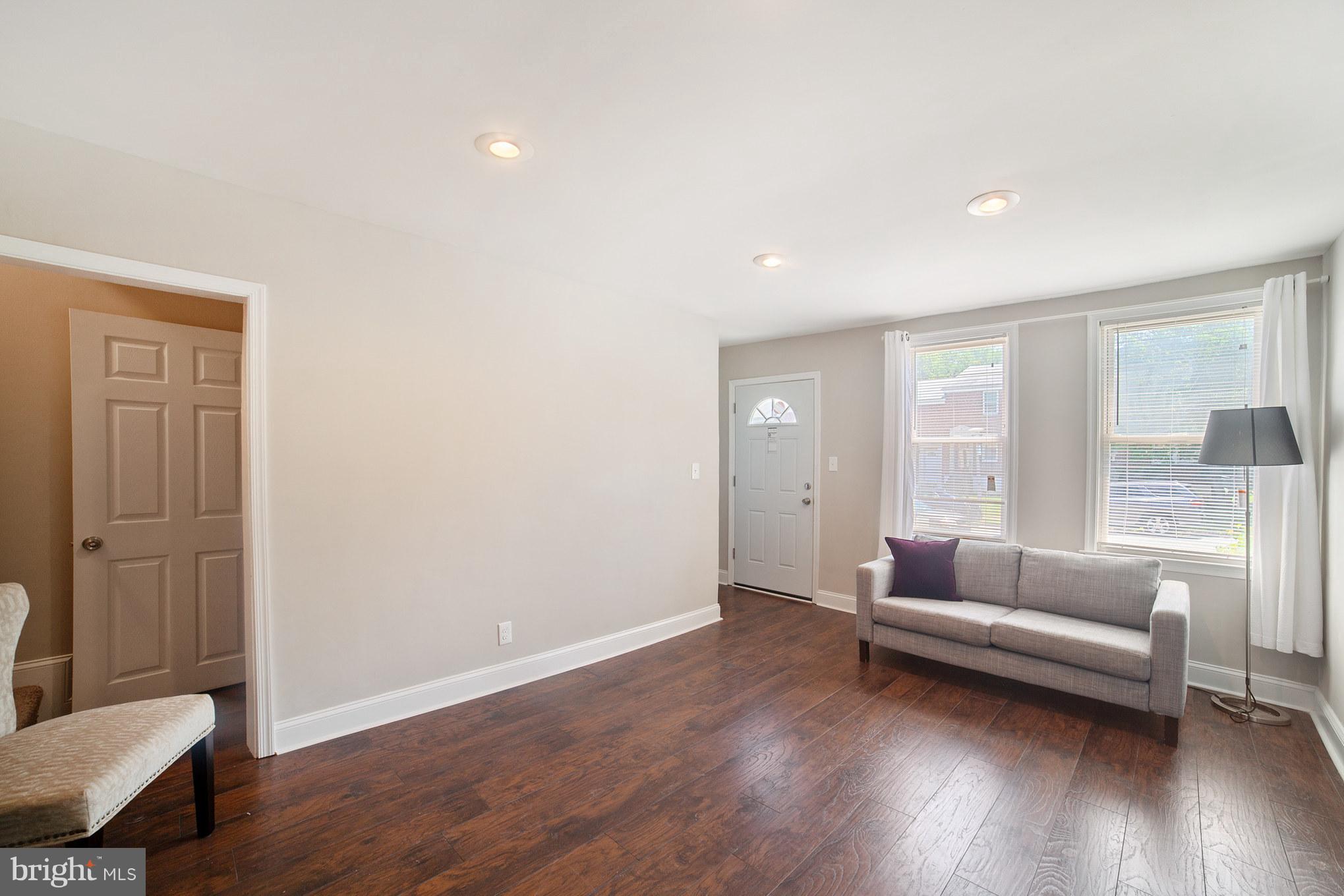 4044 Annellen Road Baltimore, MD 21215 - Photo 3 of 29 Living Room