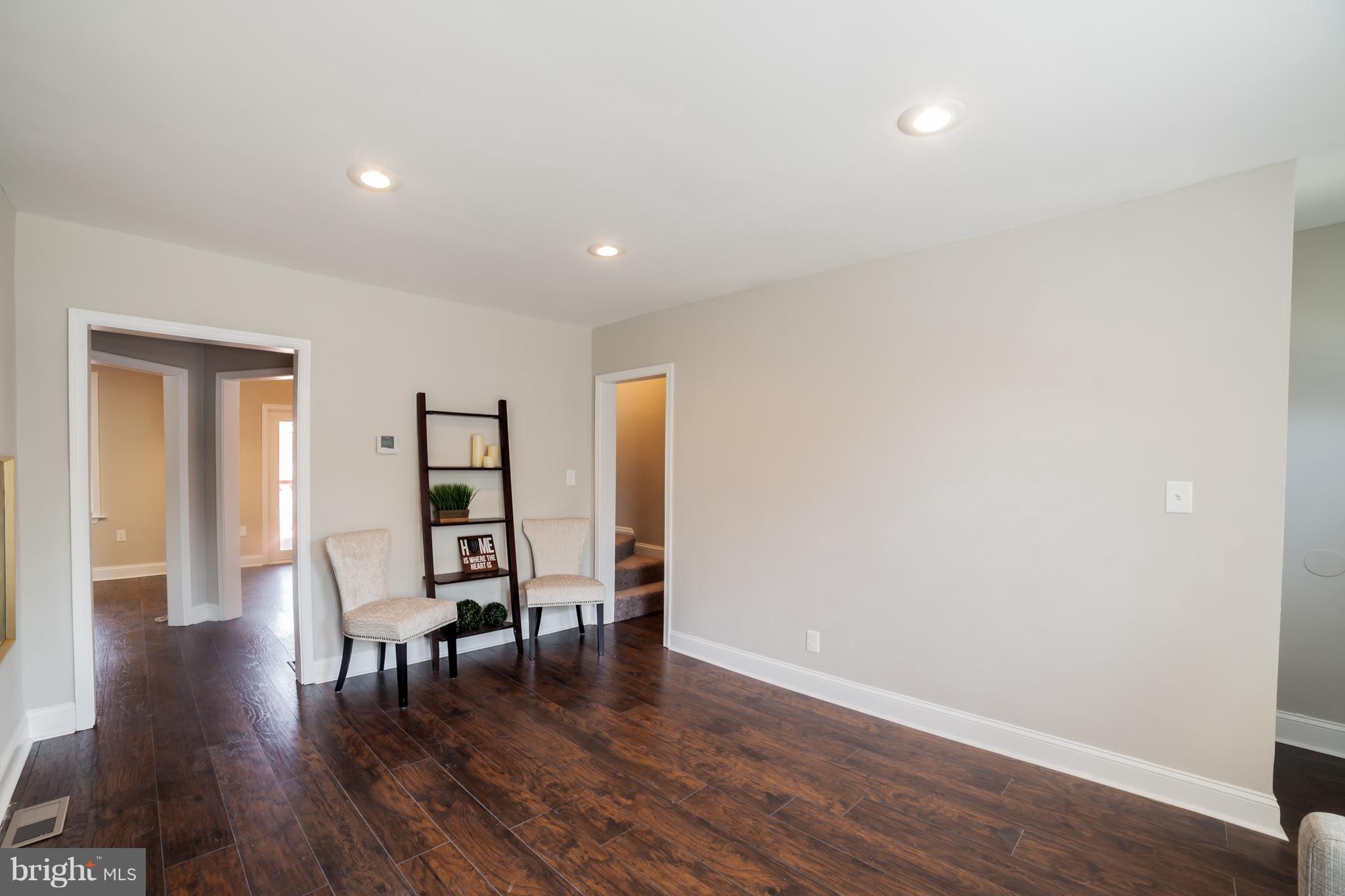 4044 Annellen Road Baltimore, MD 21215 - Photo 4 of 29 Living Room