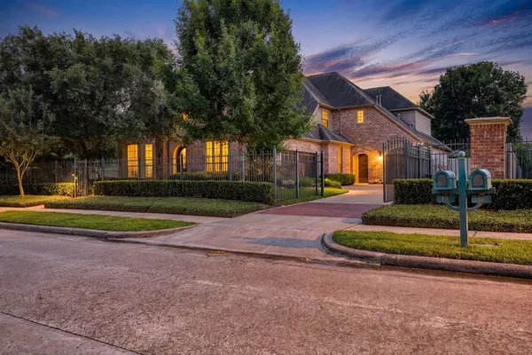 $1,225,989 | 18 Waters Lake Boulevard, Missouri City, TX 77459