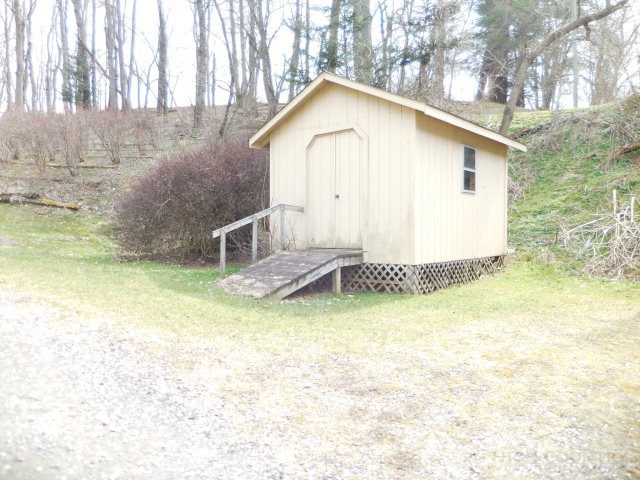 103 Davis Gentry Road Lansing, NC 28643 - Photo 3 of 12 Gallery Image 3