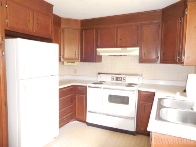 103 Davis Gentry Road Lansing, NC 28643 - Photo 5 of 12 Gallery Image 5