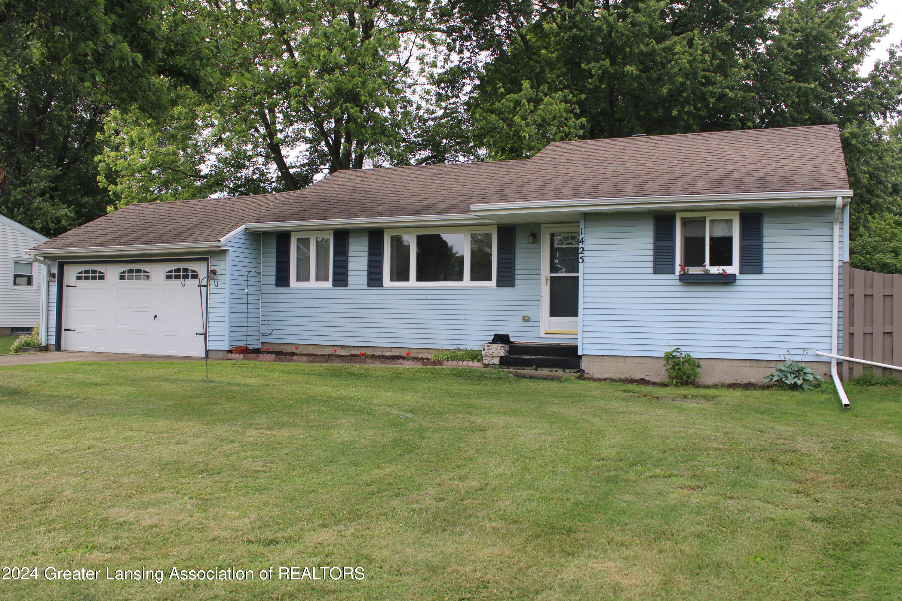 1425 Cloverleaf Road Lansing, MI 48906 - Photo 1 of 34 IMG_7617
