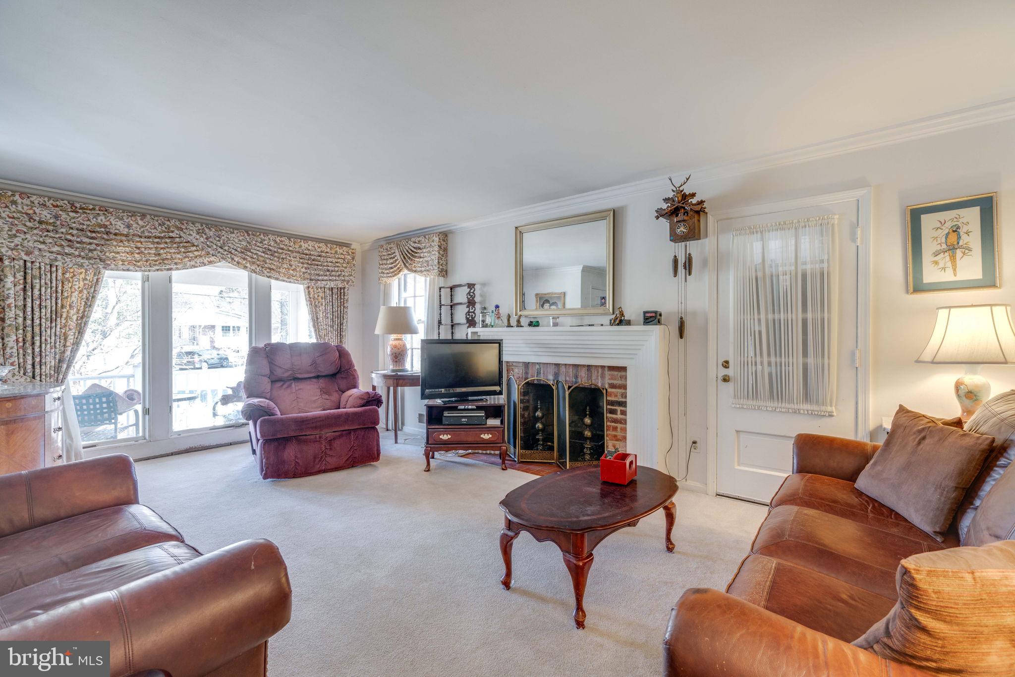 8114 Bainbridge Road Alexandria, VA 22308 - Photo 9 of 38 Gallery Image 9