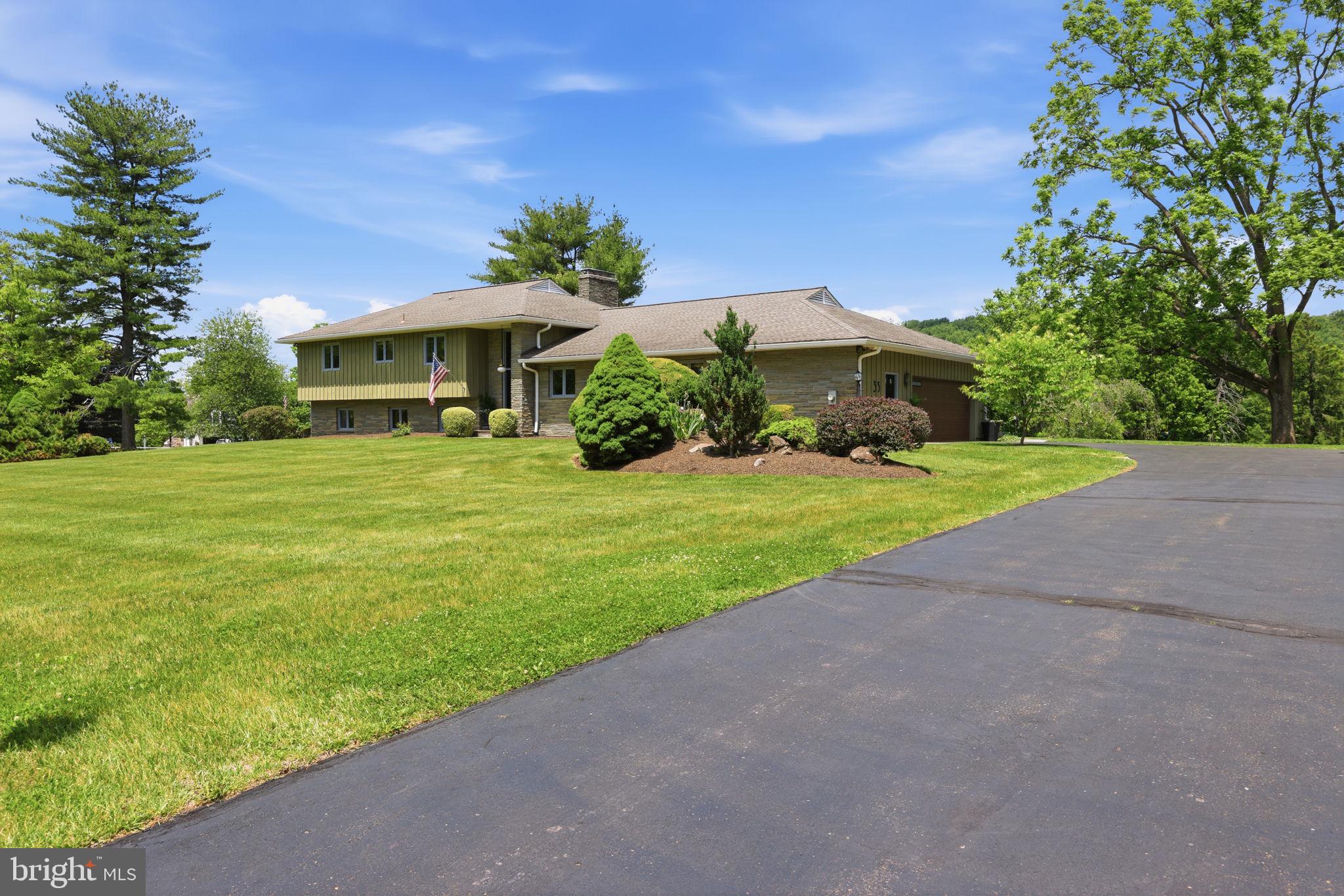 33 Woodhill Road Newtown, PA 18940 - Photo 1 of 59