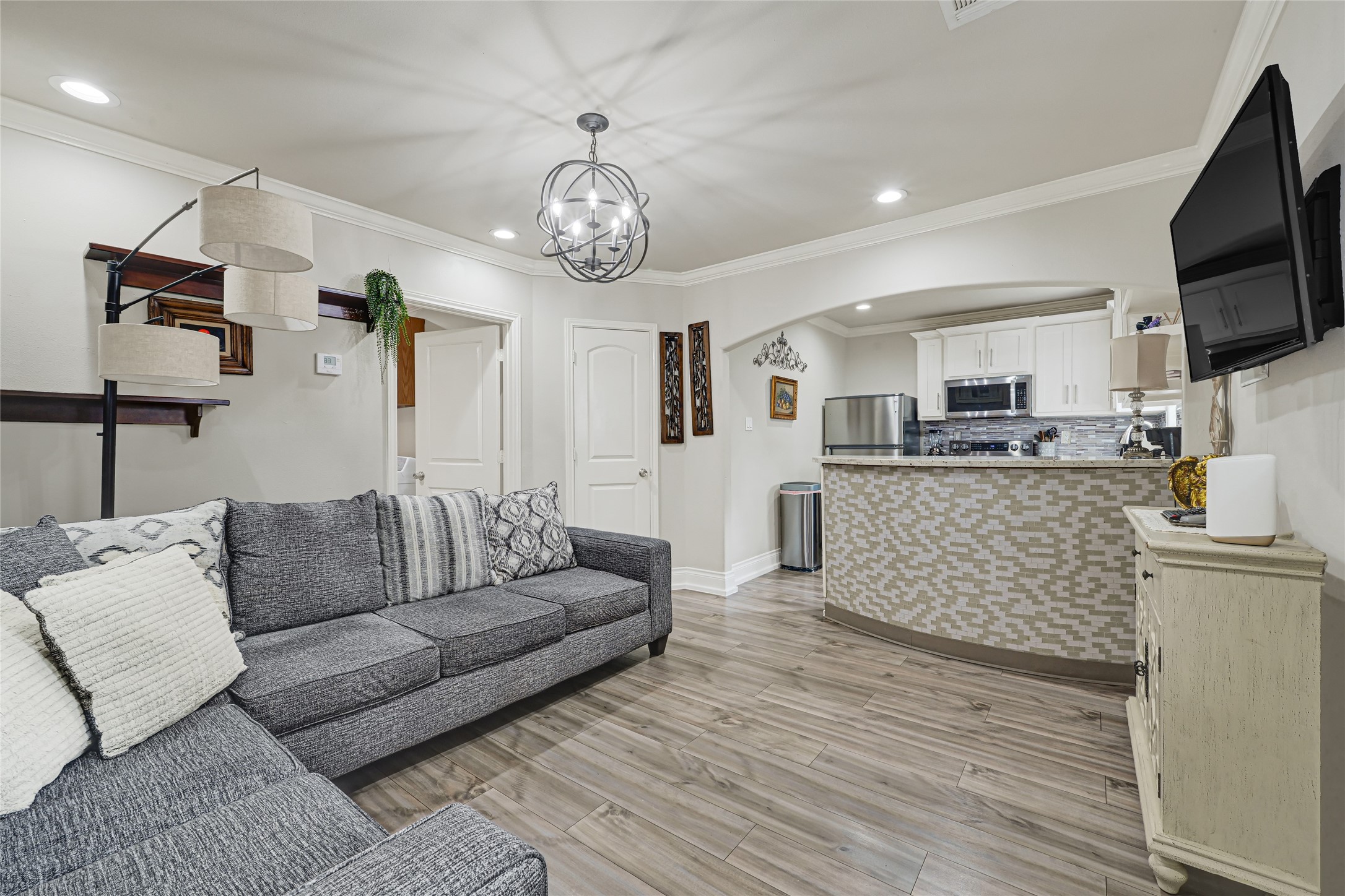 2809 Tooke Street Houston, TX 77023 - Photo 27 of 50 a view of living room kitchen with furniture and flat screen tv