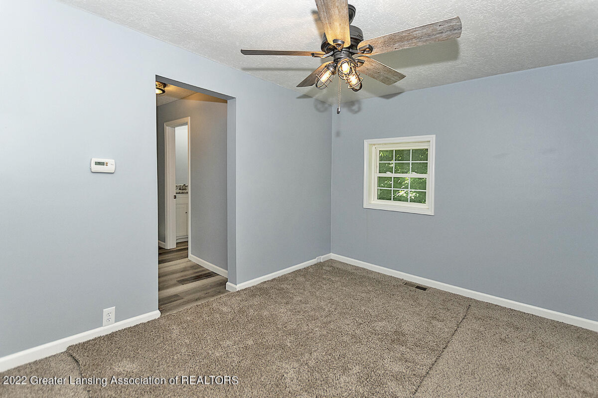 321 Stoner Road Lansing, MI 48917 - Photo 5 of 20 05
