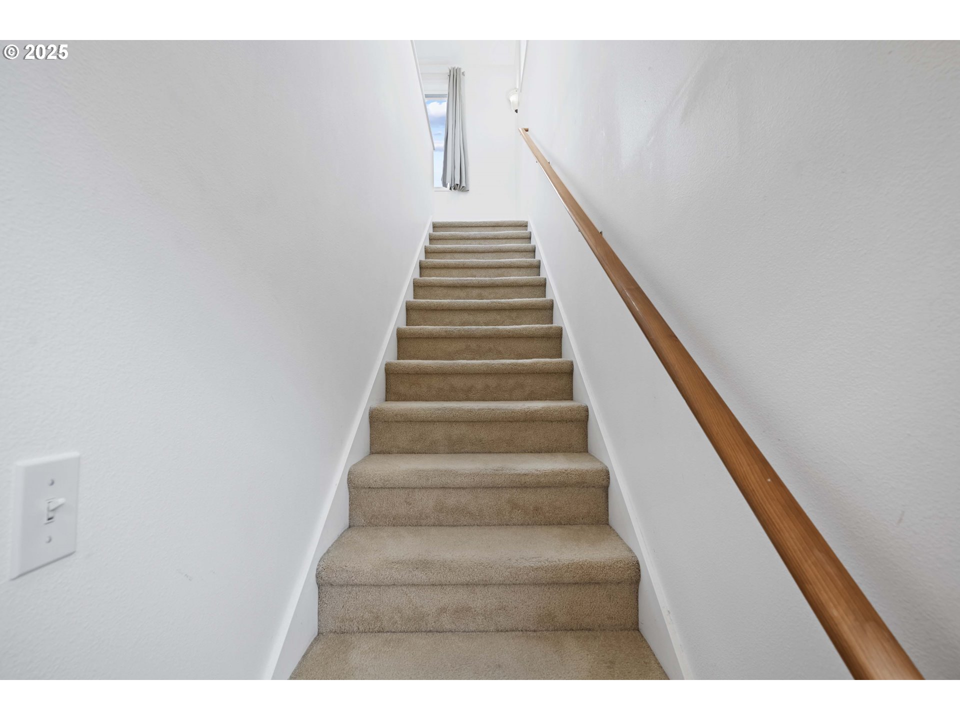 265 23rd Street Astoria, OR 97103 - Photo 15 of 36 a view of entryway