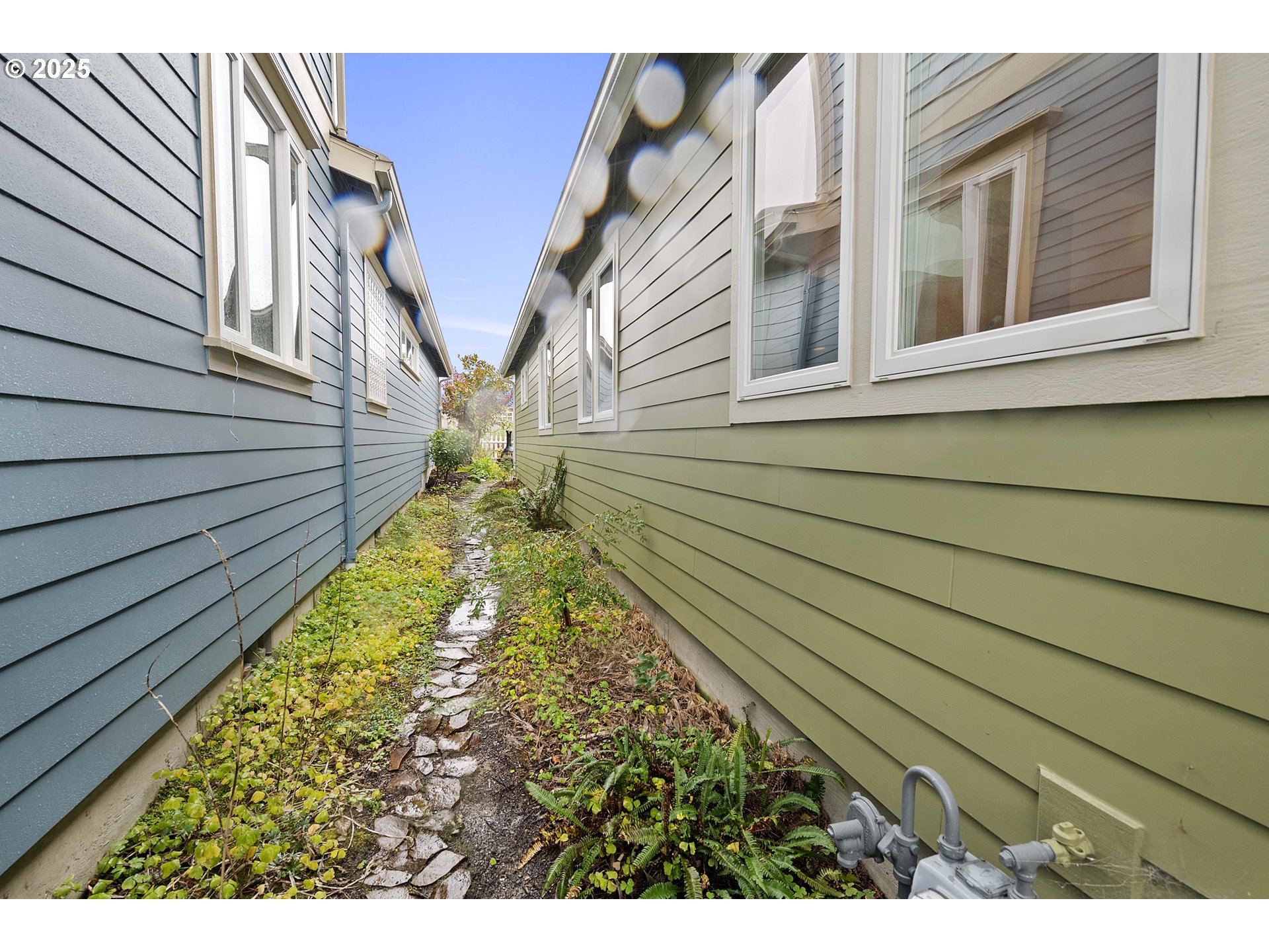 265 23rd Street Astoria, OR 97103 - Photo 29 of 36 a aerial view of a house