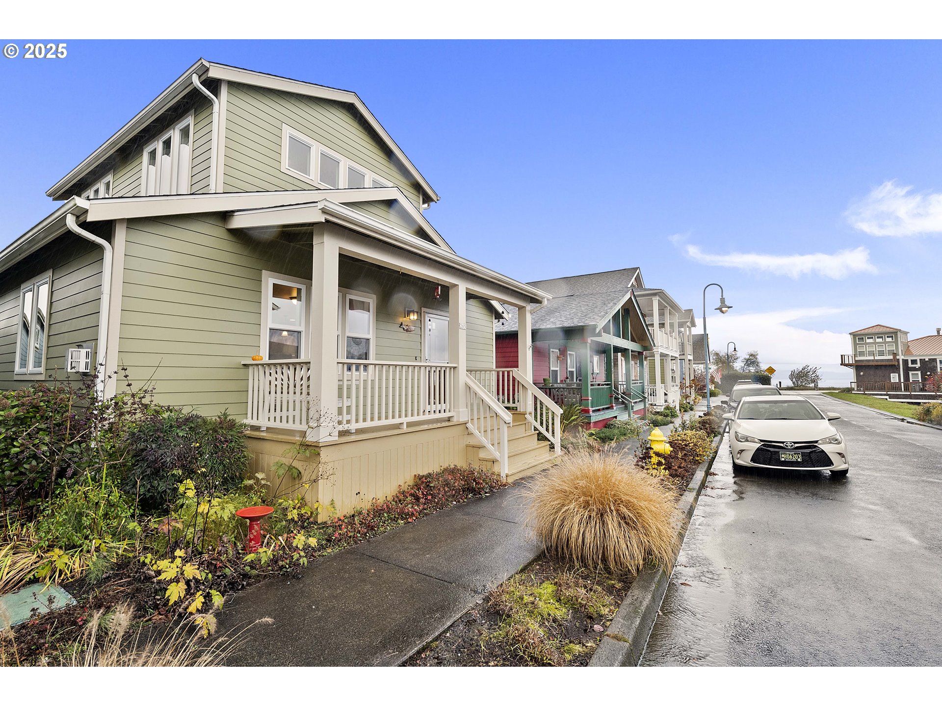 265 23rd Street Astoria, OR 97103 - Photo 34 of 36 a view of a street with cars