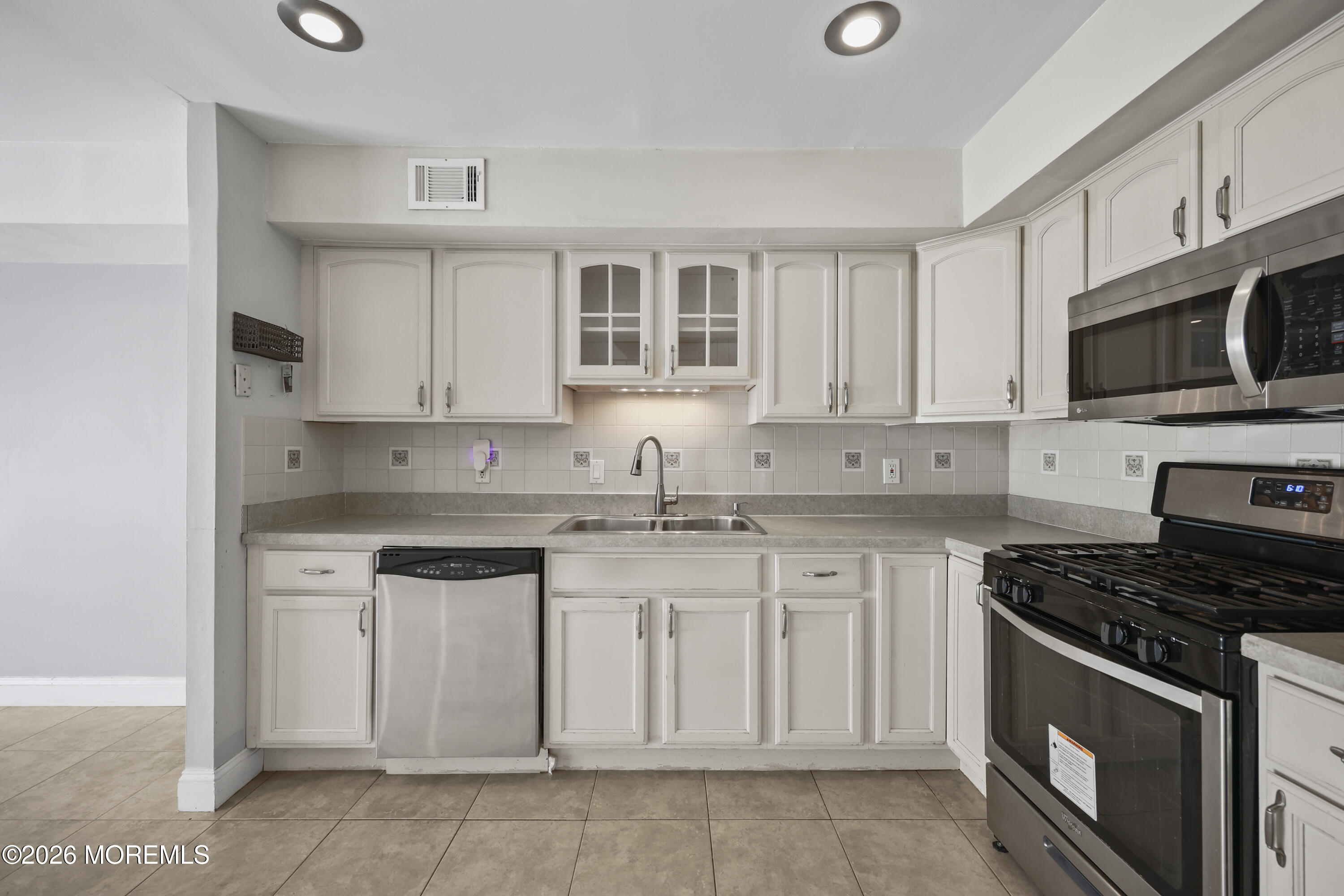 615 Randall Way Matawan, NJ 07747 - Photo 11 of 46 14-print-LPM_4930