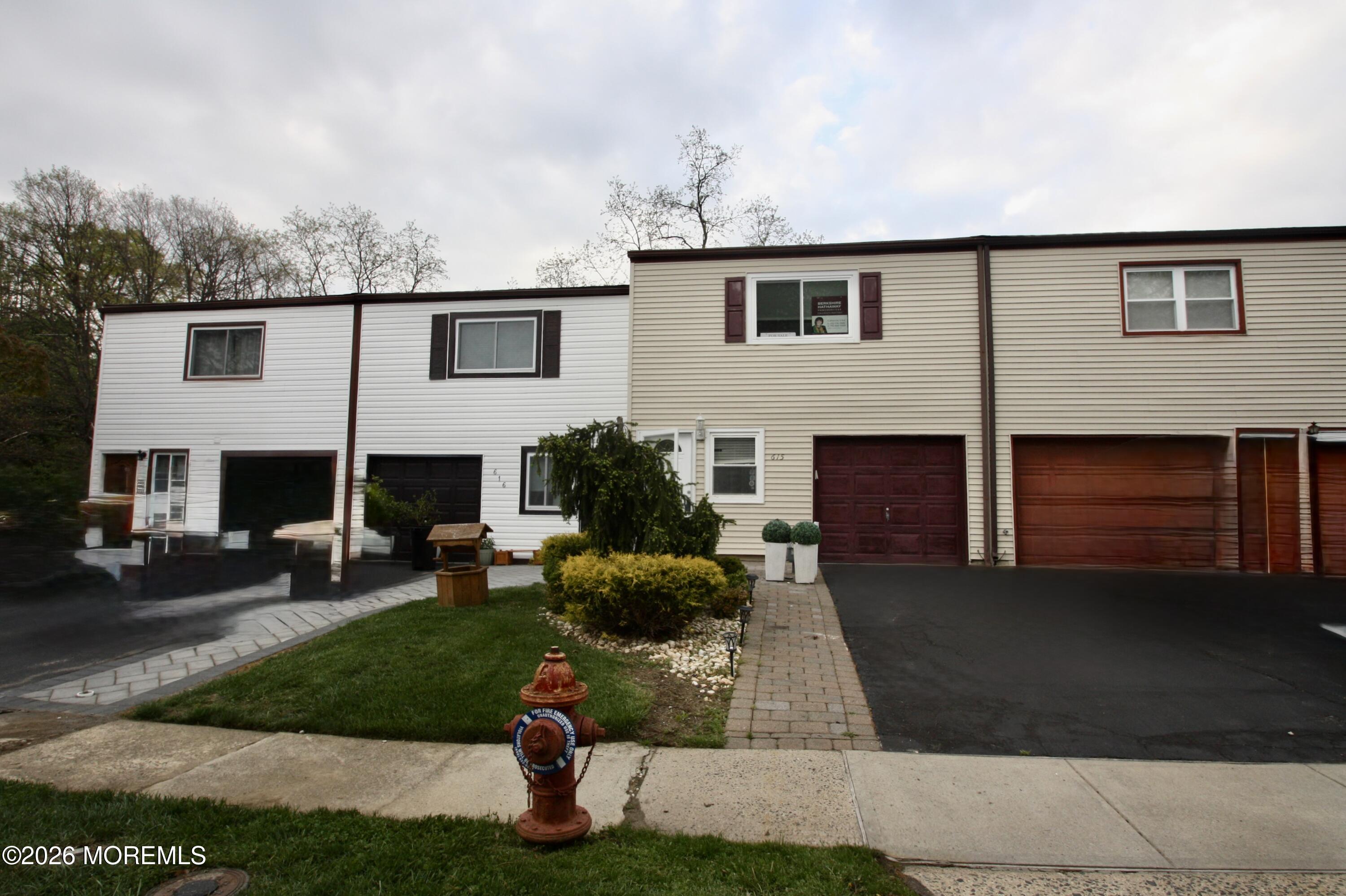 615 Randall Way Matawan, NJ 07747 - Photo 4 of 46 76A4FF9A-A02A-49E4-B3EE-186C3C82AF0B_1_2