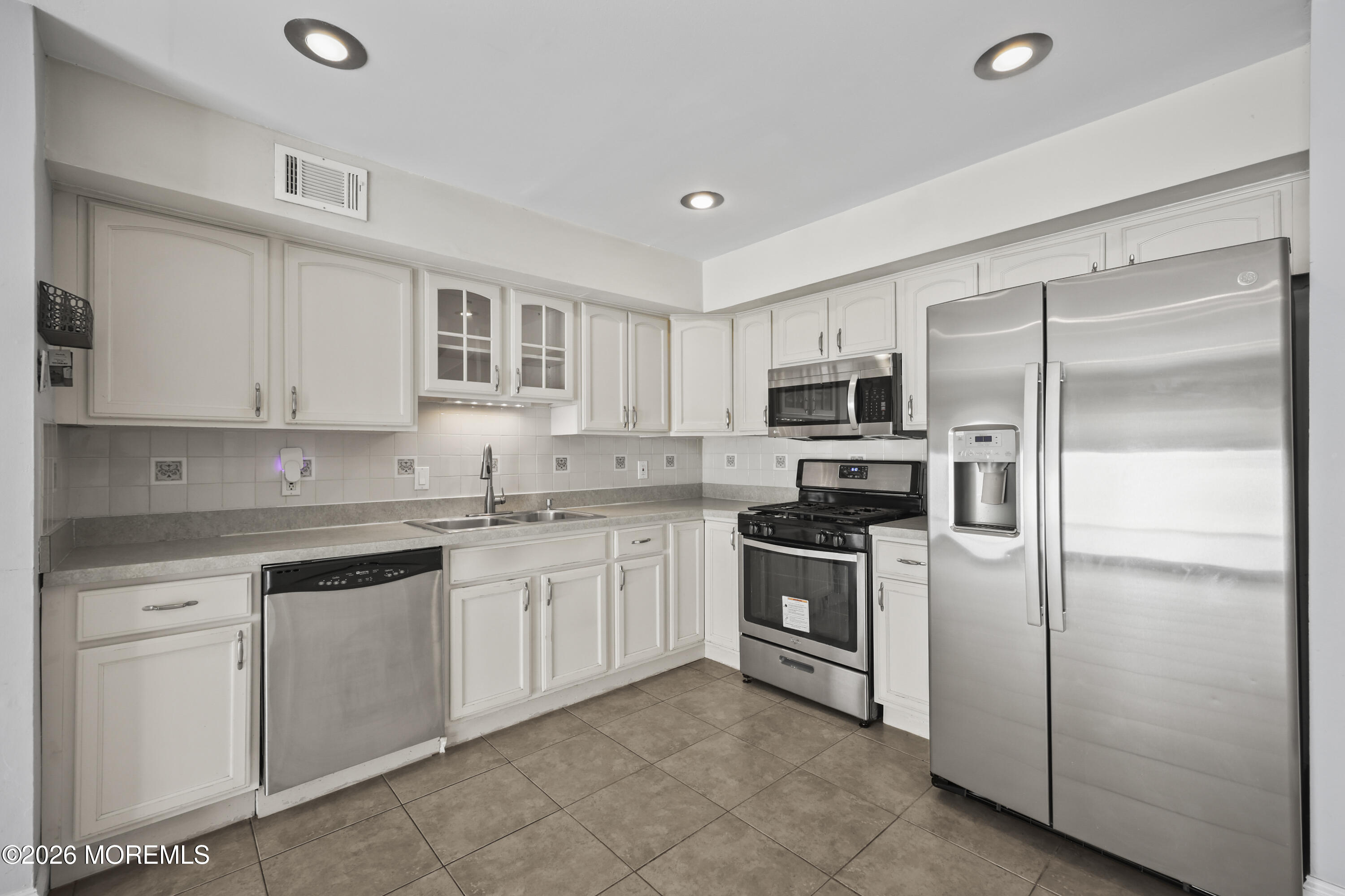 615 Randall Way Matawan, NJ 07747 - Photo 8 of 33 12-print-LPM_4920