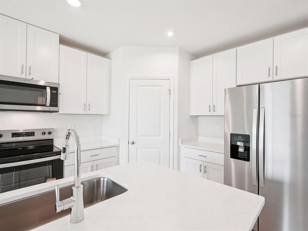 7705 Satterfield Terrace Parrish, FL 34219 - Photo 5 of 14