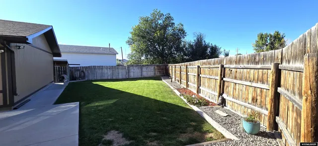 $229,900 | 115 East Warren Street, Thermopolis, WY 82443