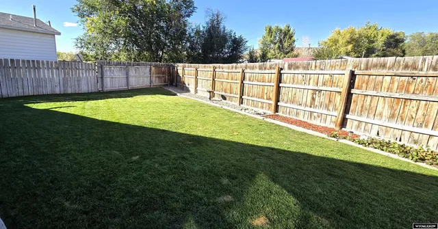 $229,900 | 115 East Warren Street, Thermopolis, WY 82443