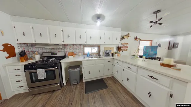 $229,900 | 115 East Warren Street, Thermopolis, WY 82443