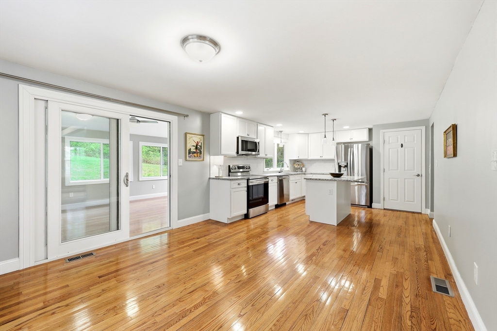 1185 Bay Road Amherst, MA 01002 - Photo 7 of 38